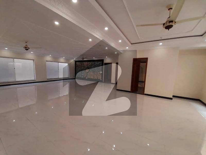 ڈی ایچ اے فیز 3 ڈیفنس (ڈی ایچ اے),لاہور میں 5 کمروں کا 1 کنال مکان 2.8 لاکھ میں کرایہ پر دستیاب ہے۔