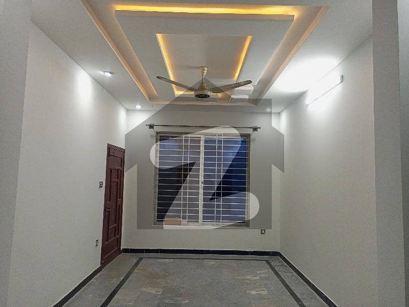 Upper portion available for rent in i11/2