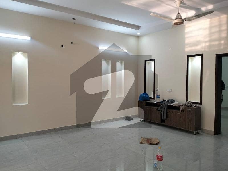 بحریہ ٹاؤن ۔ بلاک ای ای بحریہ ٹاؤن سیکٹرڈی,بحریہ ٹاؤن,لاہور میں 5 کمروں کا 10 مرلہ مکان 1.05 لاکھ میں کرایہ پر دستیاب ہے۔