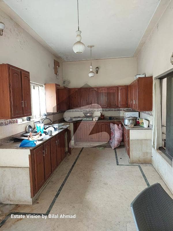 آفیسرز کالونی 2 فیصل آباد میں 5 کمروں کا 7 مرلہ مکان 2.0 کروڑ میں برائے فروخت۔ آفیسرز کالونی 2 فیصل آباد میں 5 کمروں کا 7 مرلہ مکان 2.0 کروڑ میں برائے فروخت۔