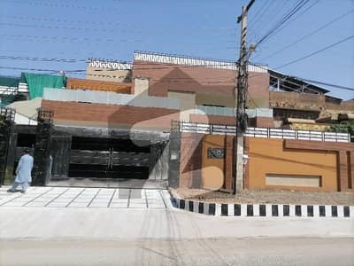 A Prime Location 1 Kanal House In Peshawar Is On The Market For sale