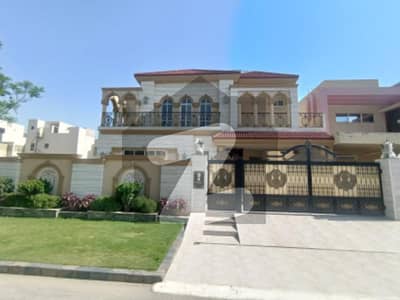 Beautiful 1 Kanal Villa For Sale In Lake City Near Lahore Ring Road, With 5 Bedrooms With Spanish Style