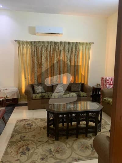این ایف سی 1 - بلاک سی (این ای) این ایف سی 1,لاہور میں 5 کمروں کا 10 مرلہ مکان 3.5 کروڑ میں برائے فروخت۔