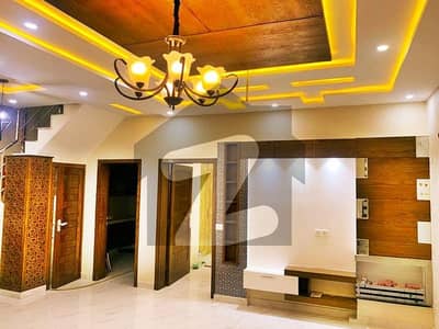 بحریہ ٹاؤن سیکٹر ای بحریہ ٹاؤن,لاہور میں 3 کمروں کا 5 مرلہ مکان 2.2 کروڑ میں برائے فروخت۔