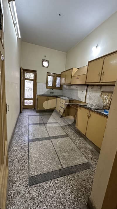 صادق آباد راولپنڈی میں 4 کمروں کا 3 مرلہ عمارت 2.0 کروڑ میں برائے فروخت۔