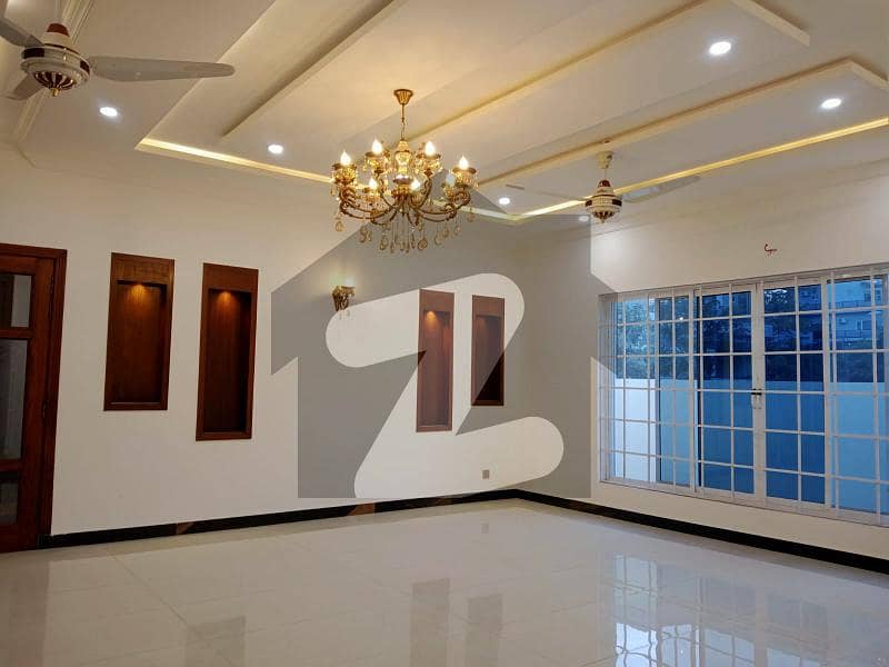 ڈی ایچ اے ڈیفینس فیز 2 ڈی ایچ اے ڈیفینس,اسلام آباد میں 6 کمروں کا 1 کنال مکان 14.45 کروڑ میں برائے فروخت۔
