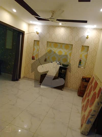 نواب ٹاؤن لاہور میں 3 کمروں کا 10 مرلہ بالائی پورشن 60.0 ہزار میں کرایہ پر دستیاب ہے۔