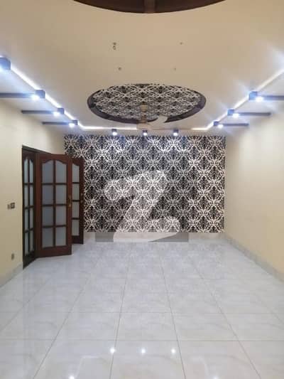 جوہر ٹاؤن لاہور میں 5 کمروں کا 1 کنال مکان 3.5 لاکھ میں کرایہ پر دستیاب ہے۔