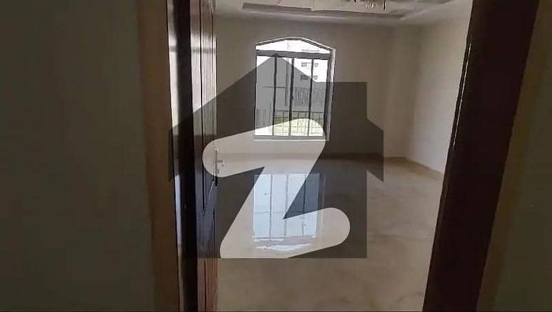 سُندرانڈسٹریل اسٹیٹ لاہور میں 9 کمروں کا 8 کنال فیکٹری 21.5 کروڑ میں برائے فروخت۔