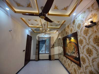 سبزہ زار سکیم ۔ بلاک پی سبزہ زار سکیم,لاہور میں 5 کمروں کا 5 مرلہ مکان 2.52 کروڑ میں برائے فروخت۔
