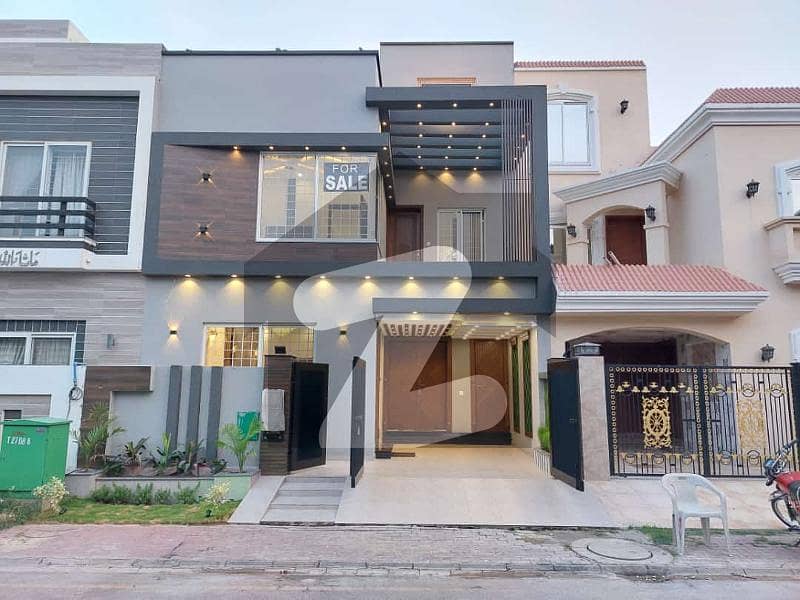 5 MARLA BEAUTIFUL HOUSE FOR SALE IN JINNAH BLOCK SECTOR E BAHRIA TOWN LAHORE