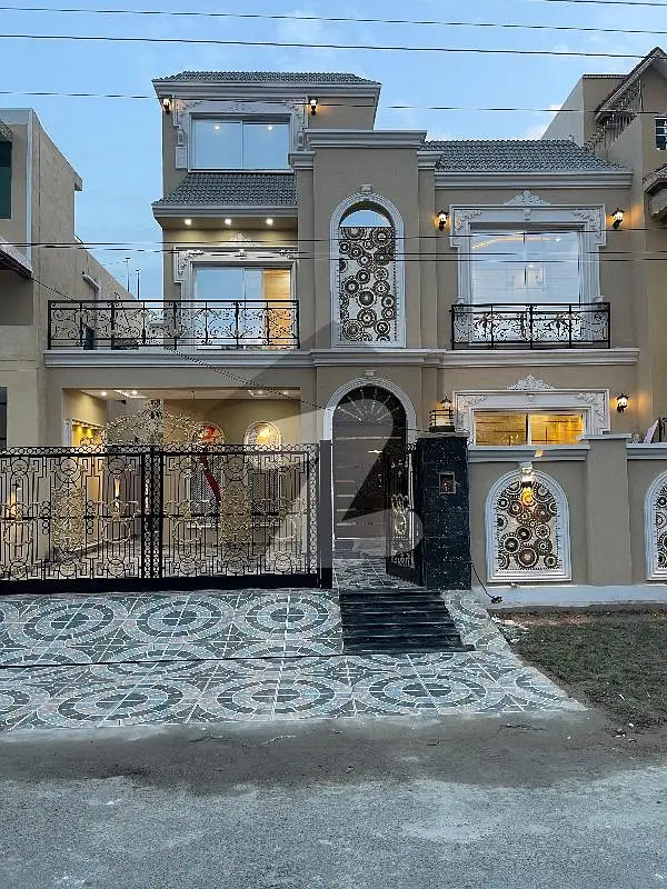 Furnished 10 Marla House For Sale In Central Park - Block G Lahore