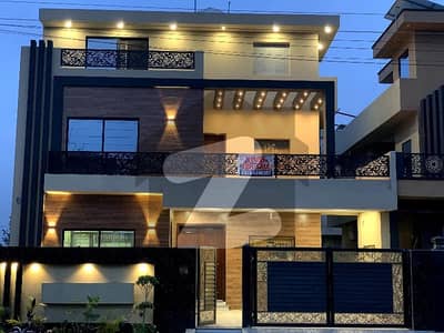 سینٹرل پارک ہاؤسنگ سکیم لاہور میں 5 کمروں کا 10 مرلہ مکان 3.2 کروڑ میں برائے فروخت۔