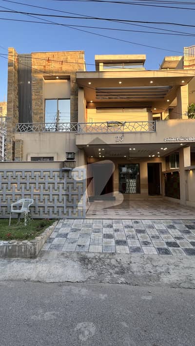 9MARLA ARCHITECTURE DESIGN HOUSE | 0KM DISTANCE TO HIGHWAY | PRIME LOCATION