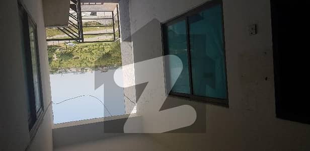 ڈی ۔ 12 مرکز ڈی ۔ 12,اسلام آباد میں 2 کمروں کا 5 مرلہ فلیٹ 1.0 کروڑ میں برائے فروخت۔