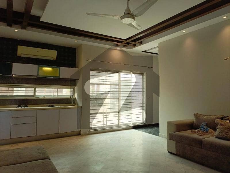 بحریہ ٹاؤن ۔ غزنوی بلاک بحریہ ٹاؤن ۔ سیکٹر ایف,بحریہ ٹاؤن,لاہور میں 5 کمروں کا 10 مرلہ مکان 1.2 لاکھ میں کرایہ پر دستیاب ہے۔
