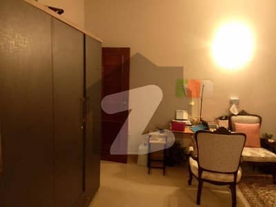 ڈی ایچ اے ڈیفینس کراچی میں 4 کمروں کا 12 مرلہ مکان 7.5 کروڑ میں برائے فروخت۔