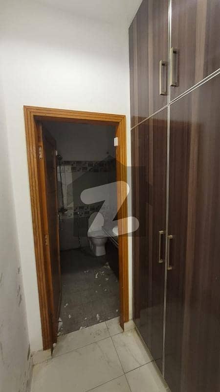 10 marla lower portion for rent in sector e bahria town lahore