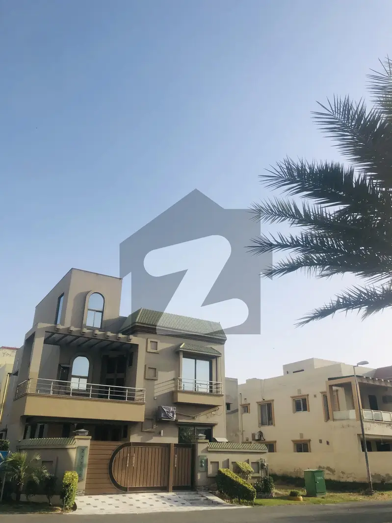 10 MARLA CORNER FACING PARK HOUSE FOR SALE BAHRIA TOWN LAHORE