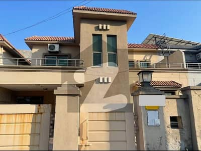 12 Marla 4 Bedrooms House For Rent.