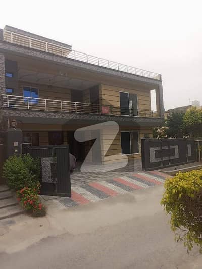 ڈی ایچ اے فیز 2 ڈیفنس (ڈی ایچ اے),لاہور میں 5 کمروں کا 1 کنال مکان 1.9 لاکھ میں کرایہ پر دستیاب ہے۔