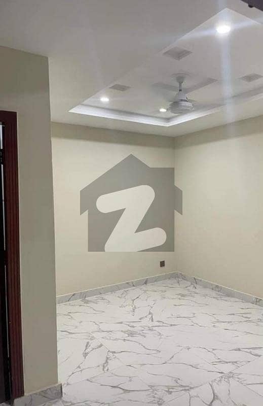 01 BED LUXURY APPARTMENT AVAILBLE FOR RENT AT GULBERG GREEEN ISLAMABAD