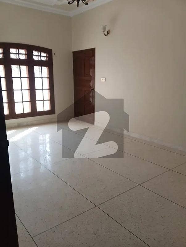 Silent Commercial 3 Bed D/D Lower Portion Available For Rent Prime Location Gulshan-e-iqbal Block-10A