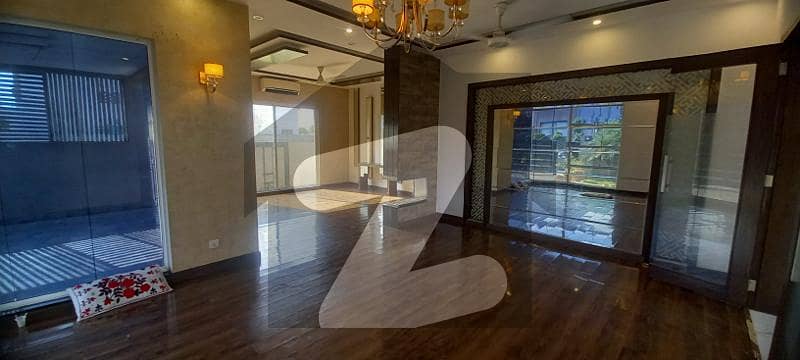 ڈی ایچ اے فیز 6 - بلاک ڈی فیز 6,ڈیفنس (ڈی ایچ اے),لاہور میں 5 کمروں کا 1 کنال مکان 3.25 لاکھ میں کرایہ پر دستیاب ہے۔