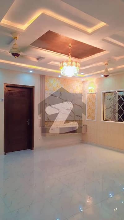 10 Marla Modern House For Sale In Bahria Town ,Lahore
