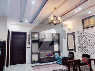 کینال گارڈن لاہور میں 3 کمروں کا 9 مرلہ مکان 2.35 کروڑ میں برائے فروخت۔
