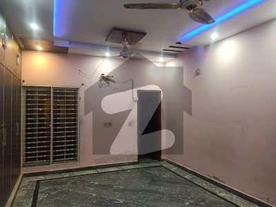 ایلیٹ ٹاؤن لاہور میں 3 کمروں کا 10 مرلہ بالائی پورشن 30.0 ہزار میں کرایہ پر دستیاب ہے۔