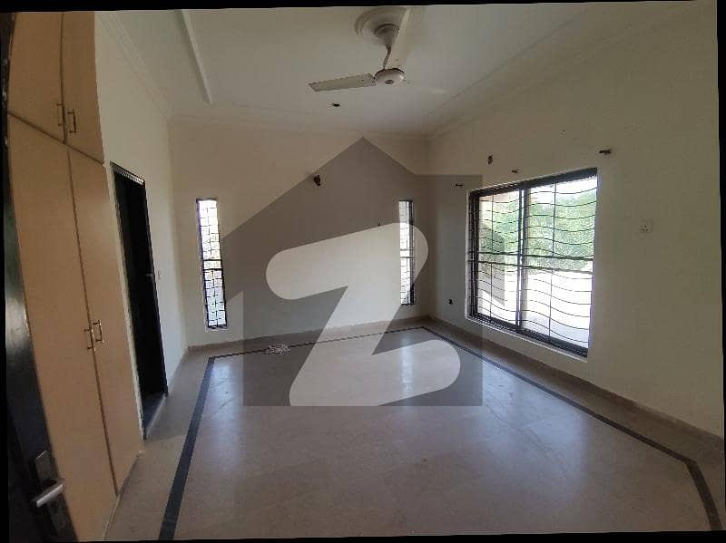 1 Kanal Upper Portion With Separate Gate Parking 3 Bedrooms TV Lounge, Kitchen Store Room Servant Quarter |Next To National Hospital|