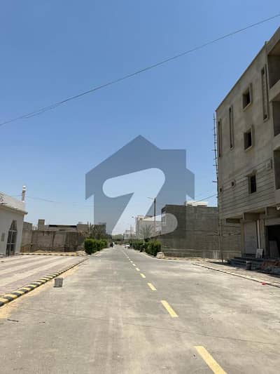 2 B L Flat Available For sale