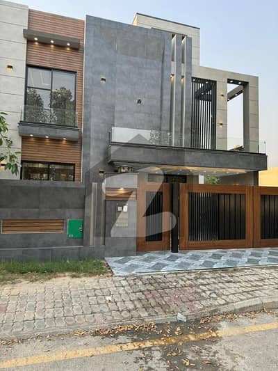 10 Marla Hosue for sale in sector F Bahria Town Lahore