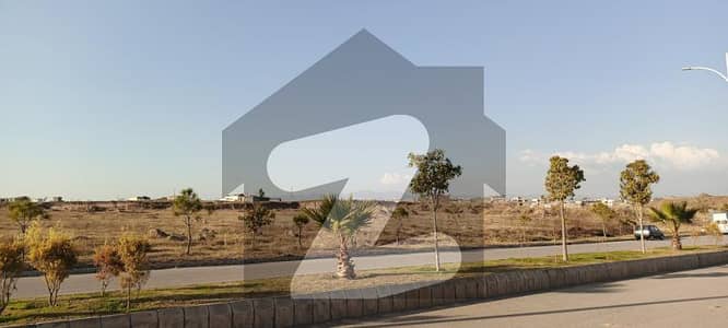 Calling All Investors Exceptional Opportunity 4 Kanal Developed Possession Corner Lake Facing Plot For Sale In Block C Gulberg Greens Islamabad