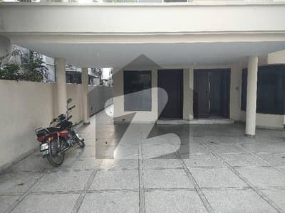 ڈی ایچ اے فیز 1 ڈیفنس (ڈی ایچ اے),لاہور میں 4 کمروں کا 1 کنال مکان 6.5 کروڑ میں برائے فروخت۔