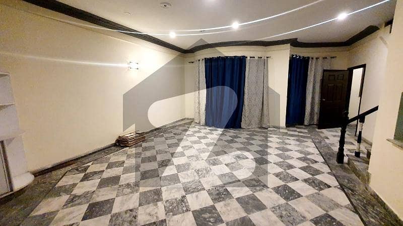 ریونیو سوسائٹی - بلاک اے ریوینیو سوسائٹی,لاہور میں 4 کمروں کا 5 مرلہ مکان 2.25 کروڑ میں برائے فروخت۔