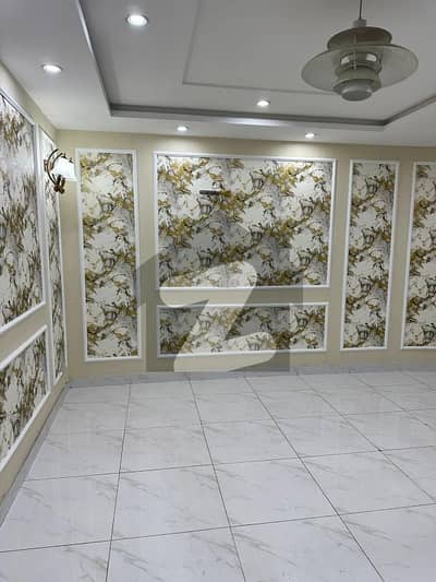 بحریہ ٹاؤن سیکٹر سی بحریہ ٹاؤن,لاہور میں 2 کمروں کا 4 مرلہ فلیٹ 1.2 کروڑ میں برائے فروخت۔