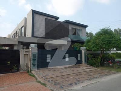 Phase 7 1 Kanal Hot Location Brand New House for Rent