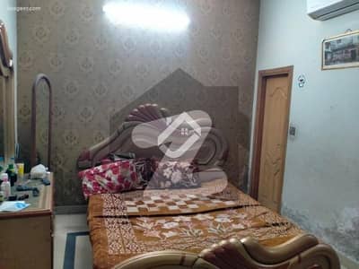 ڈی ایچ اے ڈیفینس لاہور میں 4 کمروں کا 5 مرلہ مکان 2.0 کروڑ میں برائے فروخت۔