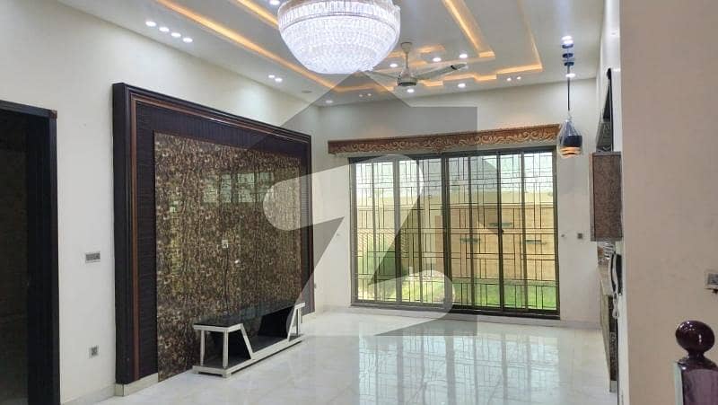 بحریہ ٹاؤن ۔ سیکٹر ایف بحریہ ٹاؤن,لاہور میں 5 کمروں کا 10 مرلہ مکان 1.1 لاکھ میں کرایہ پر دستیاب ہے۔