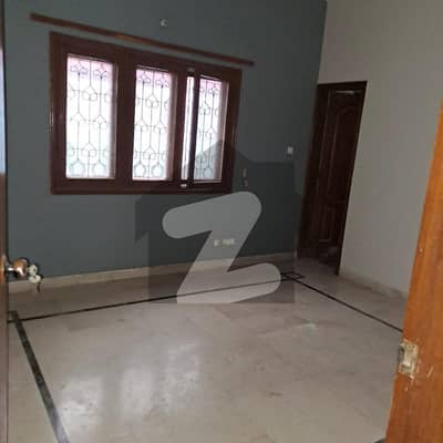 Prime Location 400 Square Yards House Situated In Gulshan-e-Iqbal - Block 13/D For rent