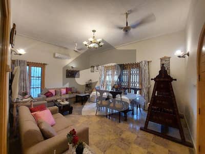 ڈی ایچ اے فیز 4 ڈی ایچ اے ڈیفینس,کراچی میں 3 کمروں کا 12 مرلہ مکان 6.0 کروڑ میں برائے فروخت۔