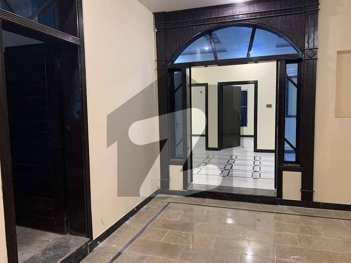 ورسک روڈ پشاور میں 5 کمروں کا 5 مرلہ مکان 45.0 ہزار میں کرایہ پر دستیاب ہے۔