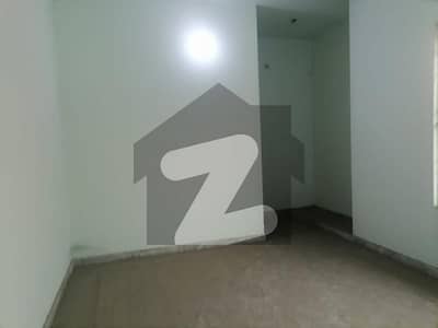 سوساں روڈ فیصل آباد میں 5 کمروں کا 11 مرلہ مکان 1.9 کروڑ میں برائے فروخت۔