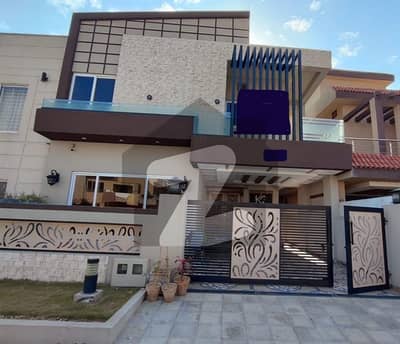 بحریہ ٹاؤن فیز 3 بحریہ ٹاؤن راولپنڈی,راولپنڈی میں 5 کمروں کا 10 مرلہ مکان 5.5 کروڑ میں برائے فروخت۔