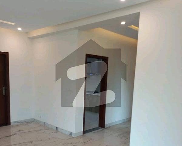 A 10 Marla Flat In Lahore Is On The Market For sale