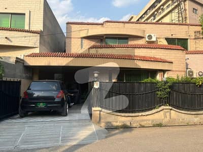 10 MARLA HOUSE AVAILABLE FOR SALE IN GULBERG 3 BLOCK E AVAILABLE FOR SALE
