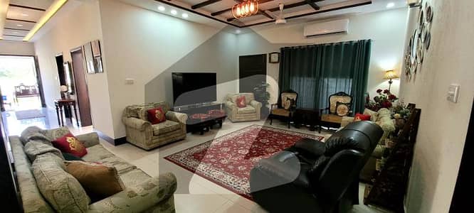 نیول اینکریج اسلام آباد میں 6 کمروں کا 1 کنال مکان 8.8 کروڑ میں برائے فروخت۔