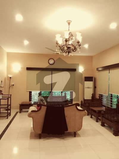 ڈی ایچ اے فیز 7 ڈی ایچ اے ڈیفینس,کراچی میں 4 کمروں کا 1 کنال مکان 3.3 لاکھ میں کرایہ پر دستیاب ہے۔